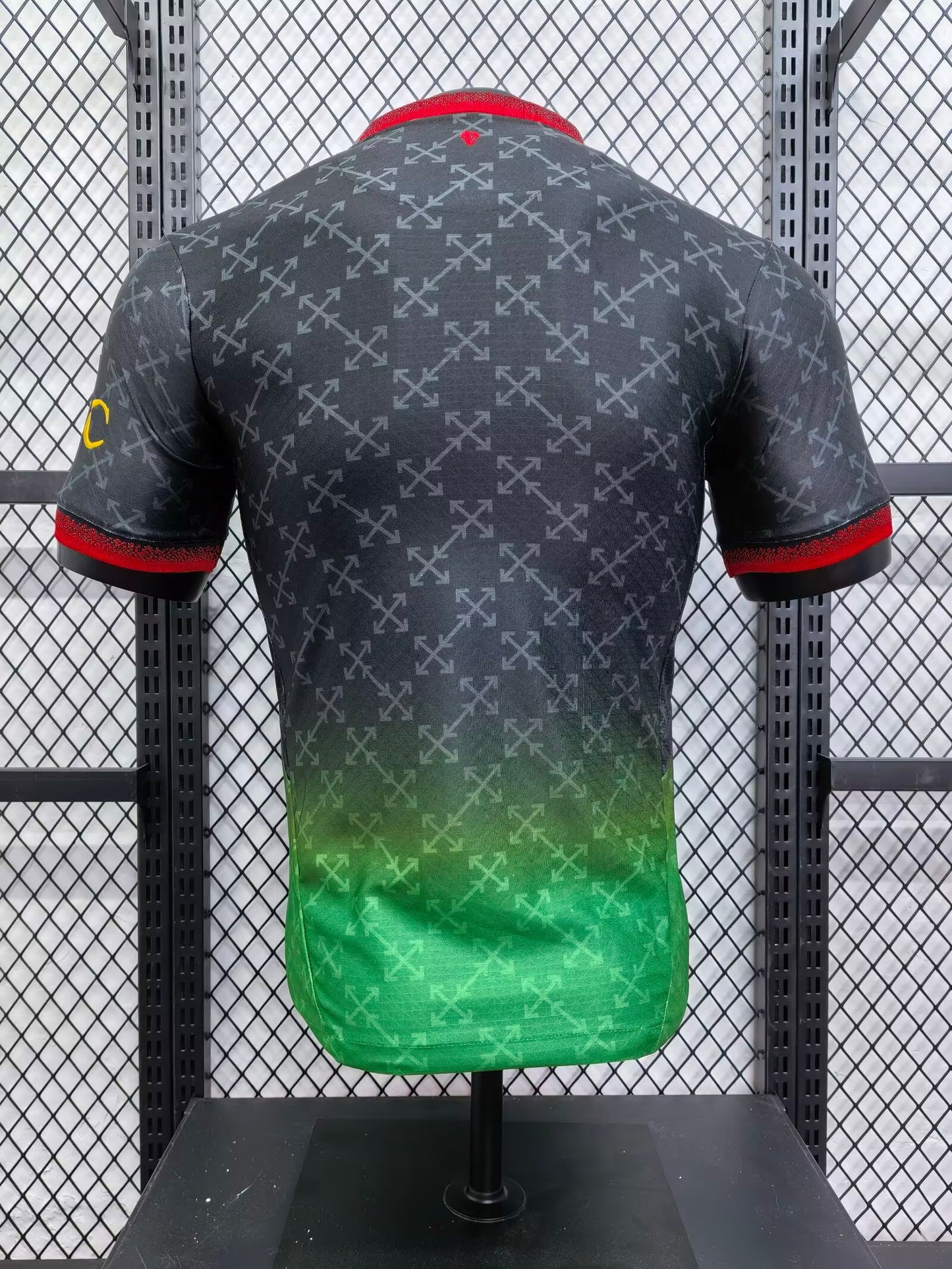 CAMISETA EDICIÓN ESPECIAL MILÁN OFF WHITE NEGRO