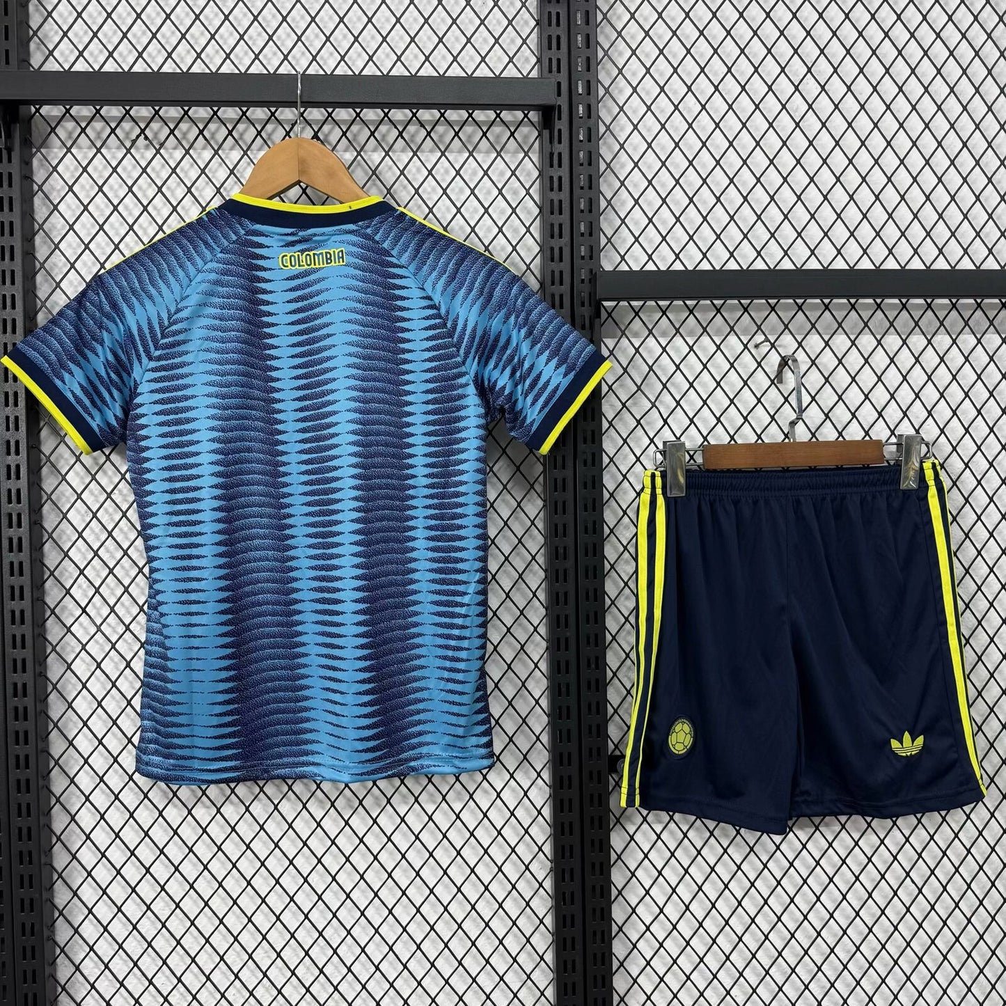 UNIFORME NIÑO SELECCIÓN COLOMBIA MUNDIAL VISITANTE 2026