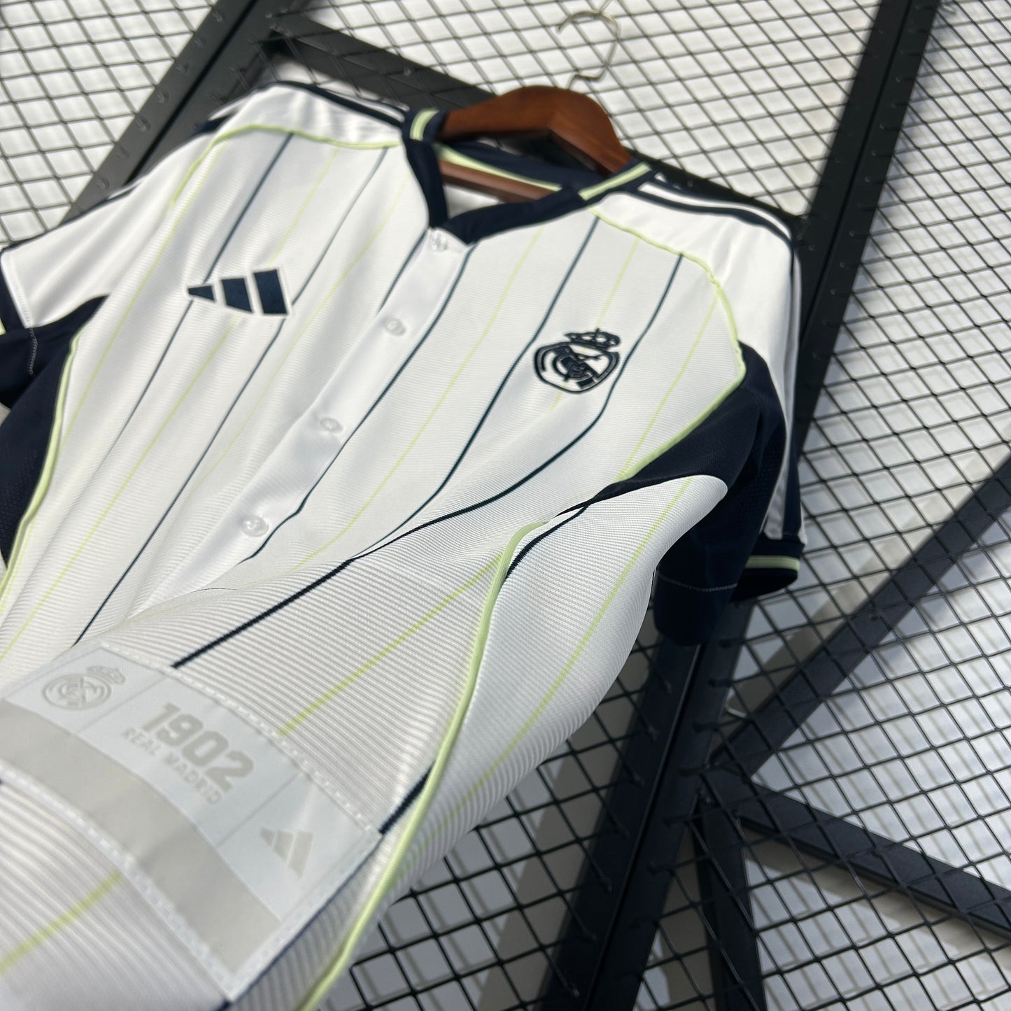 CAMISETA REAL MADRID BEISBOLERA 2025/2026