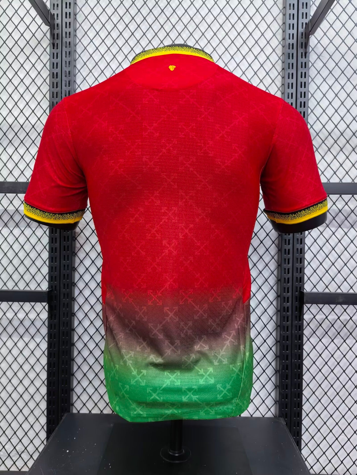 CAMISETA EDICIÓN ESPECIAL MILÁN OFF WHITE ROJO