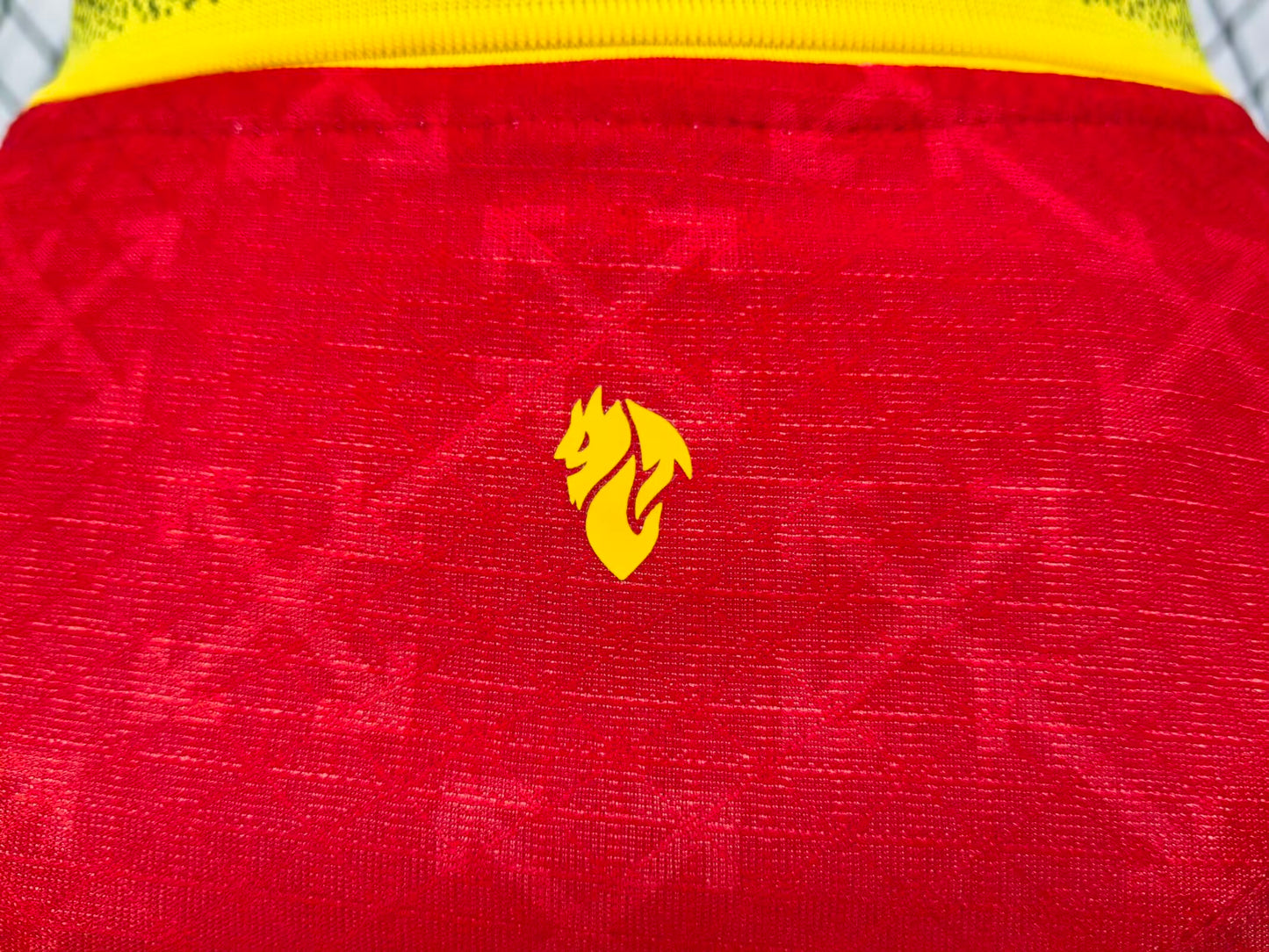 CAMISETA EDICIÓN ESPECIAL MILÁN OFF WHITE ROJO
