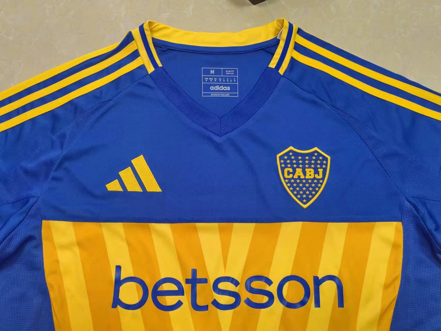 CAMISETA BOCA JUNIORS TIPO HINCHA LOCAL 2024/2025