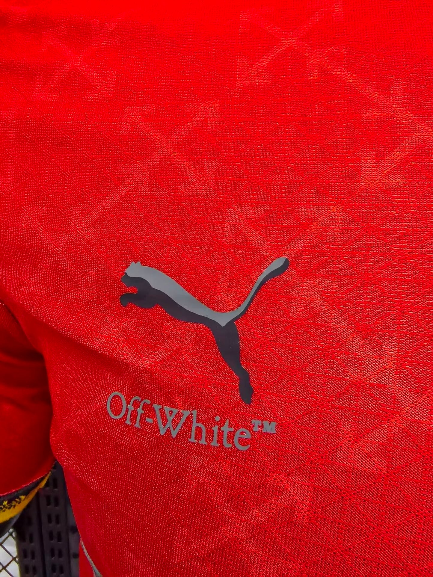 CAMISETA EDICIÓN ESPECIAL MILÁN OFF WHITE ROJO