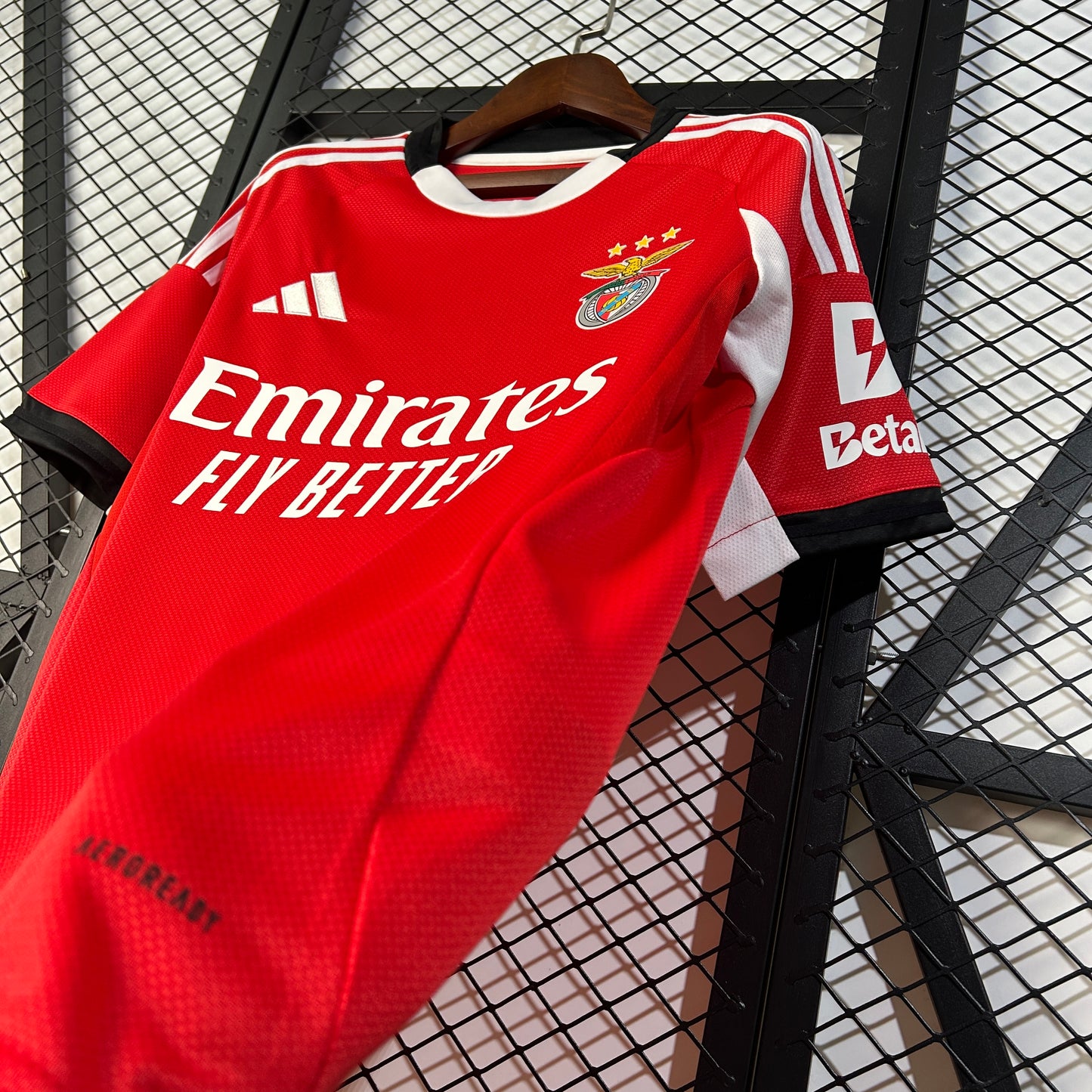 CAMISETA BENFICA LOCAL VERSIÓN HINCHA 2025/2026