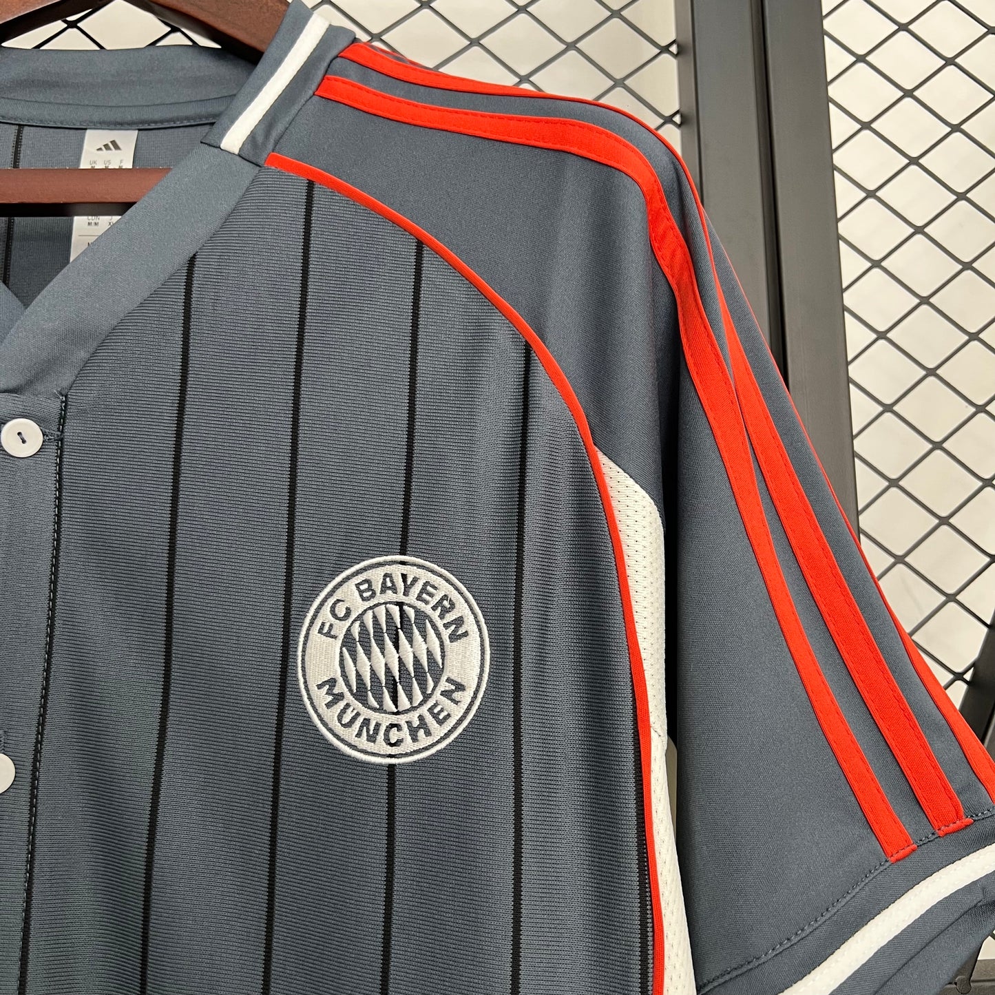 CAMISETA BAYERN MUNICH BEISBOLERA 2025/2026