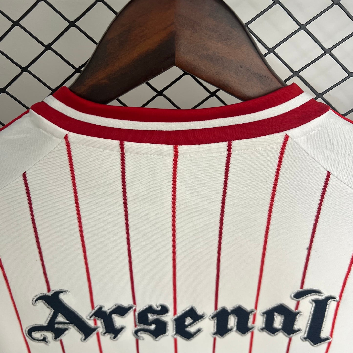 CAMISETA ARSENAL BEISBOLERA 2025/2026