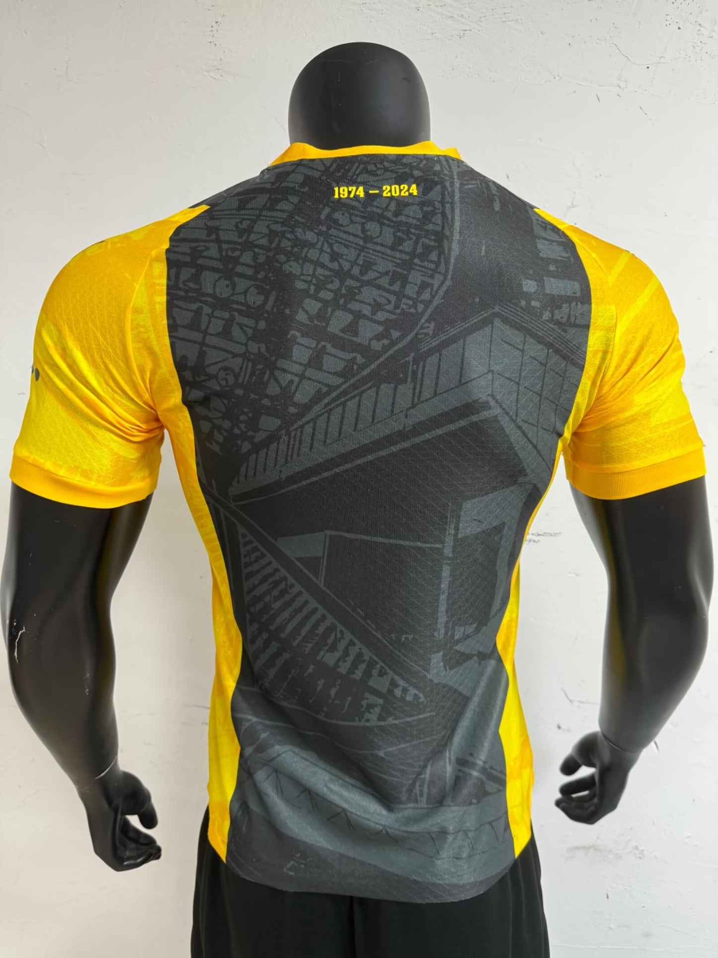 CAMISETA BORUSSIA DORTMUND EDICIÓN ESPECIAL 50 ANIVERSARIO SIGNAL IDUNA PARK