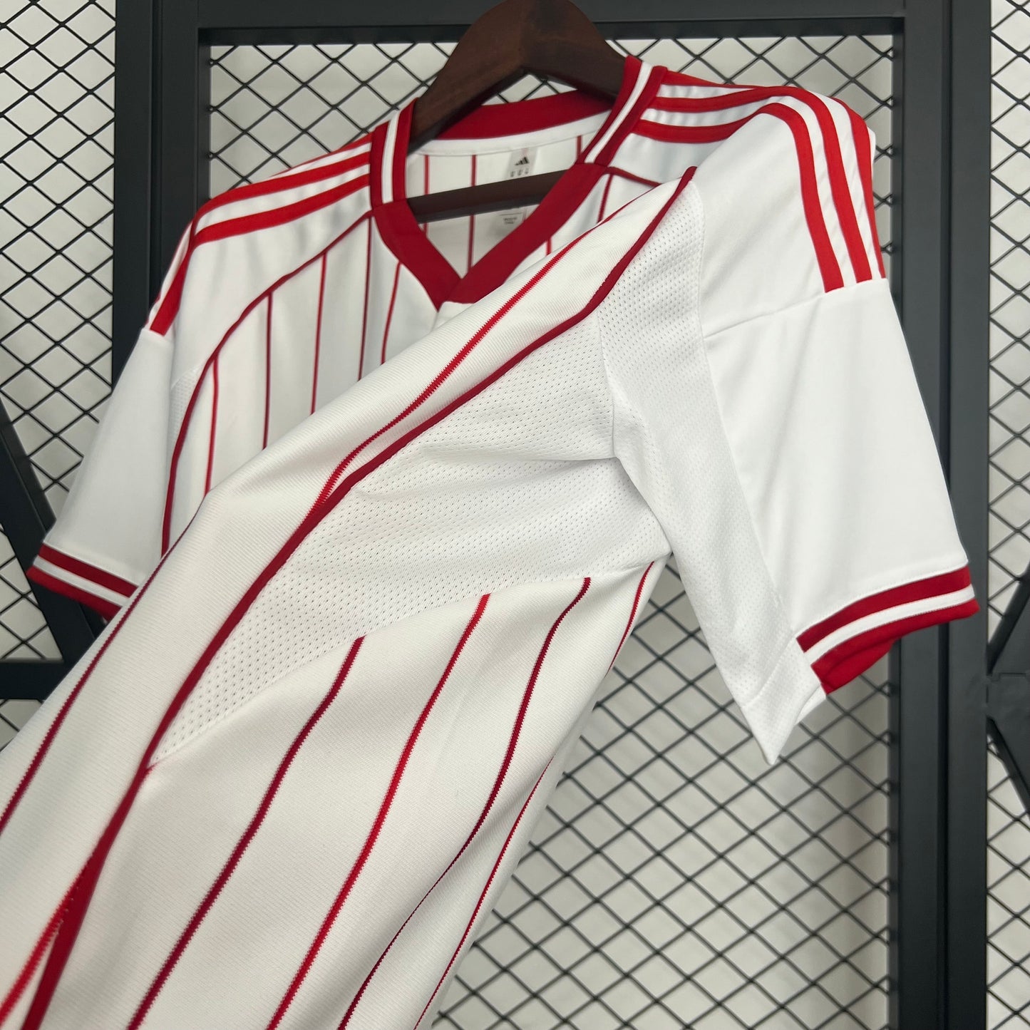CAMISETA ARSENAL BEISBOLERA 2025/2026